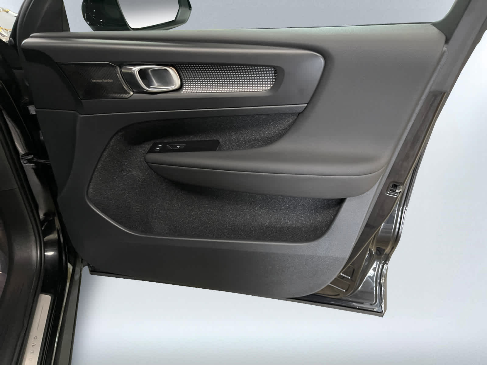 used 2022 Volvo XC40 car, priced at $23,498