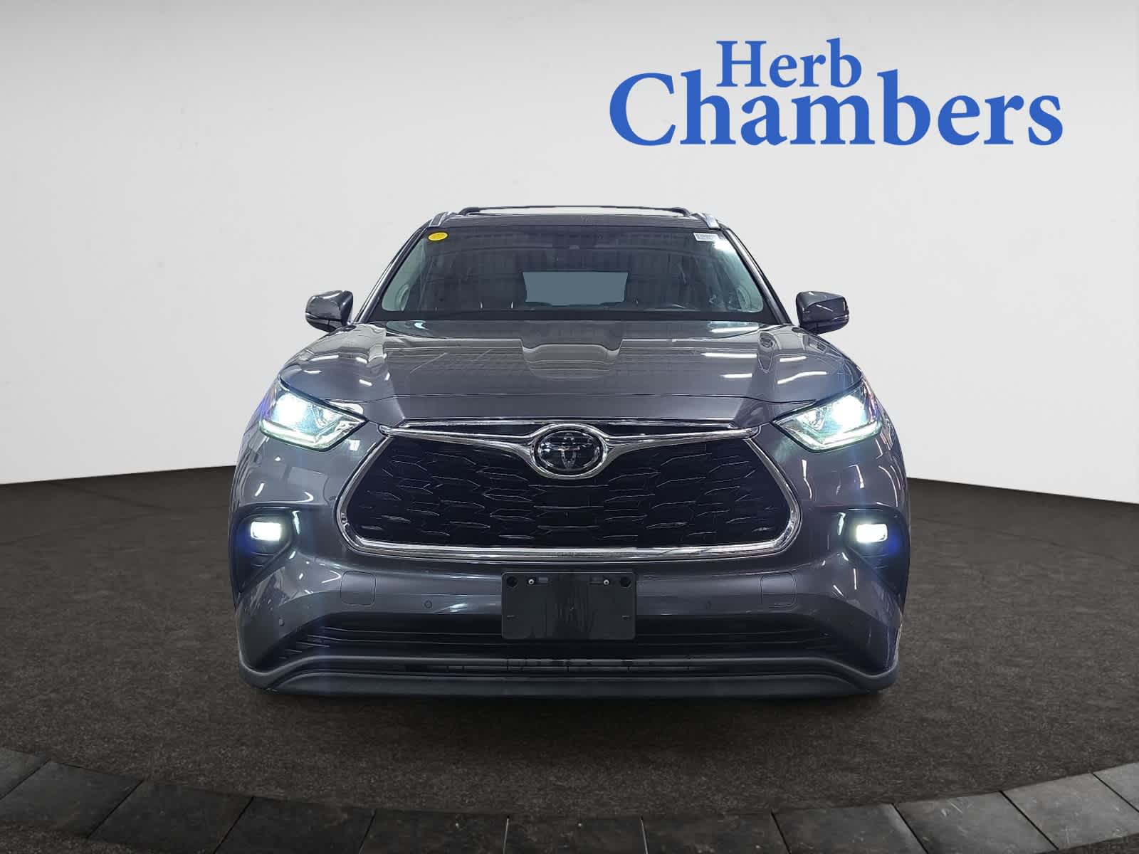 used 2020 Toyota Highlander car, priced at $34,997