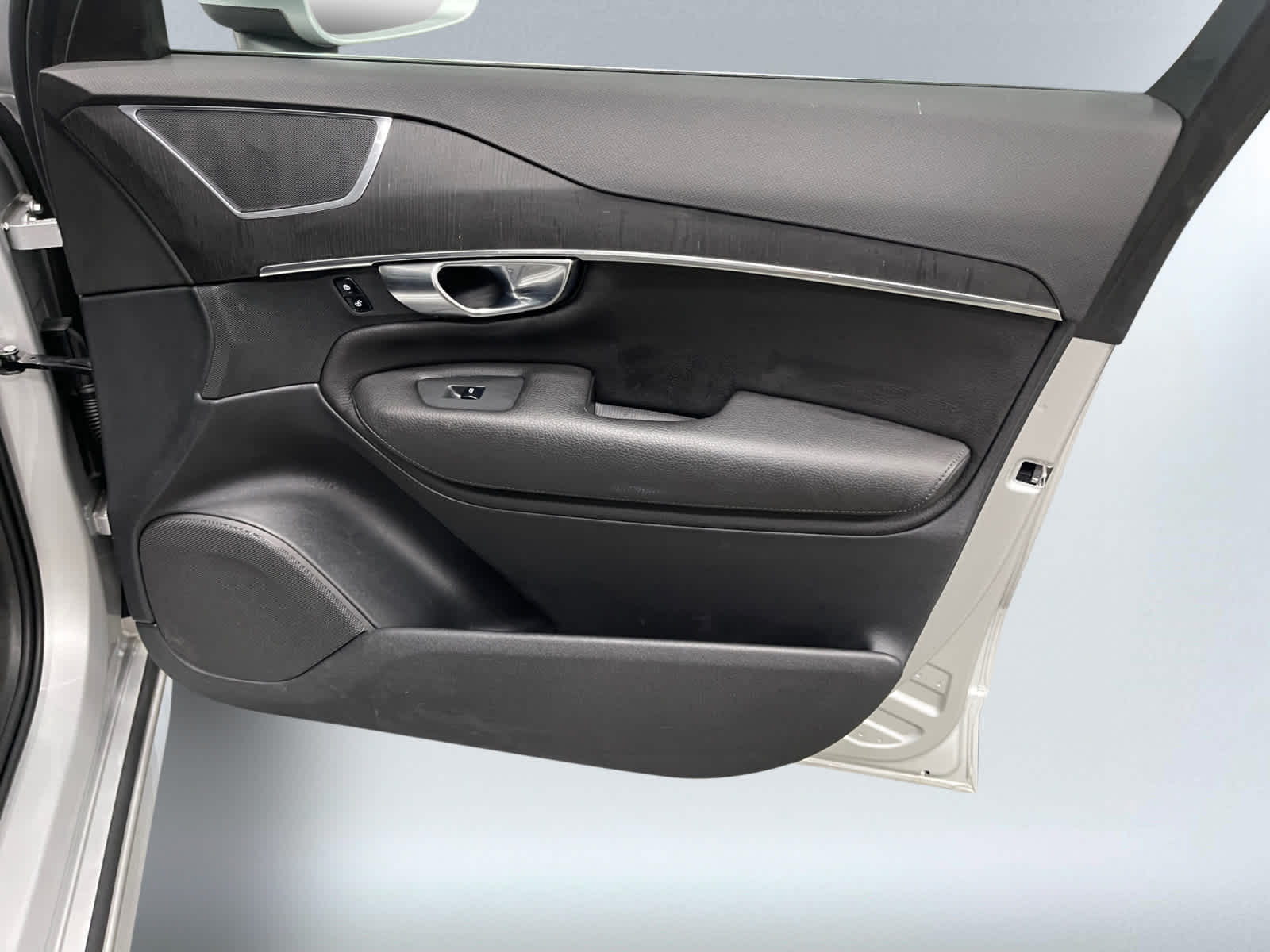 used 2020 Volvo XC90 car, priced at $25,397