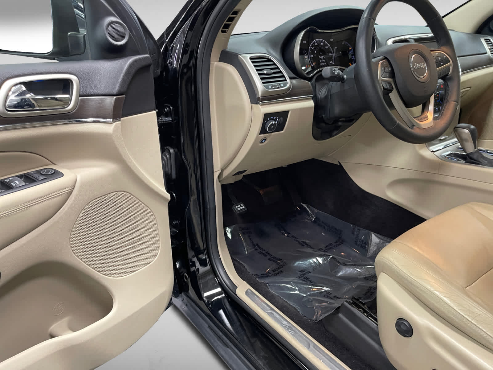 used 2017 Jeep Grand Cherokee car, priced at $13,897