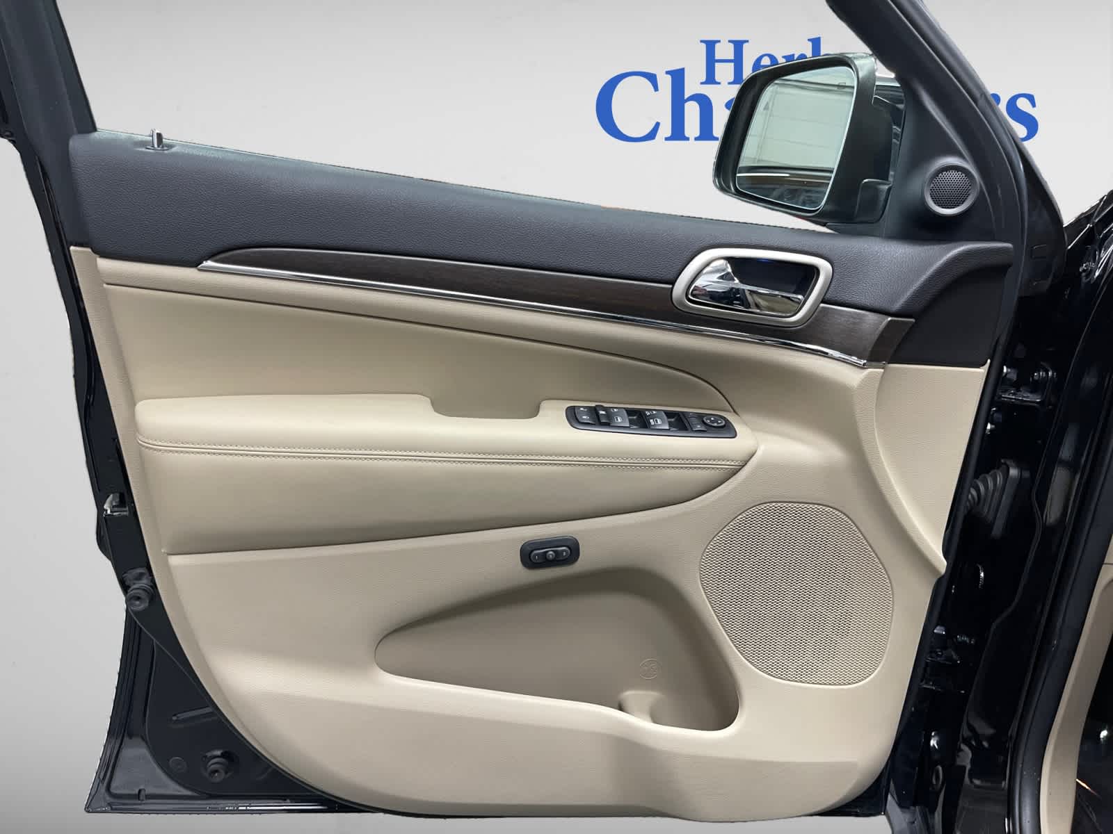 used 2017 Jeep Grand Cherokee car, priced at $13,897