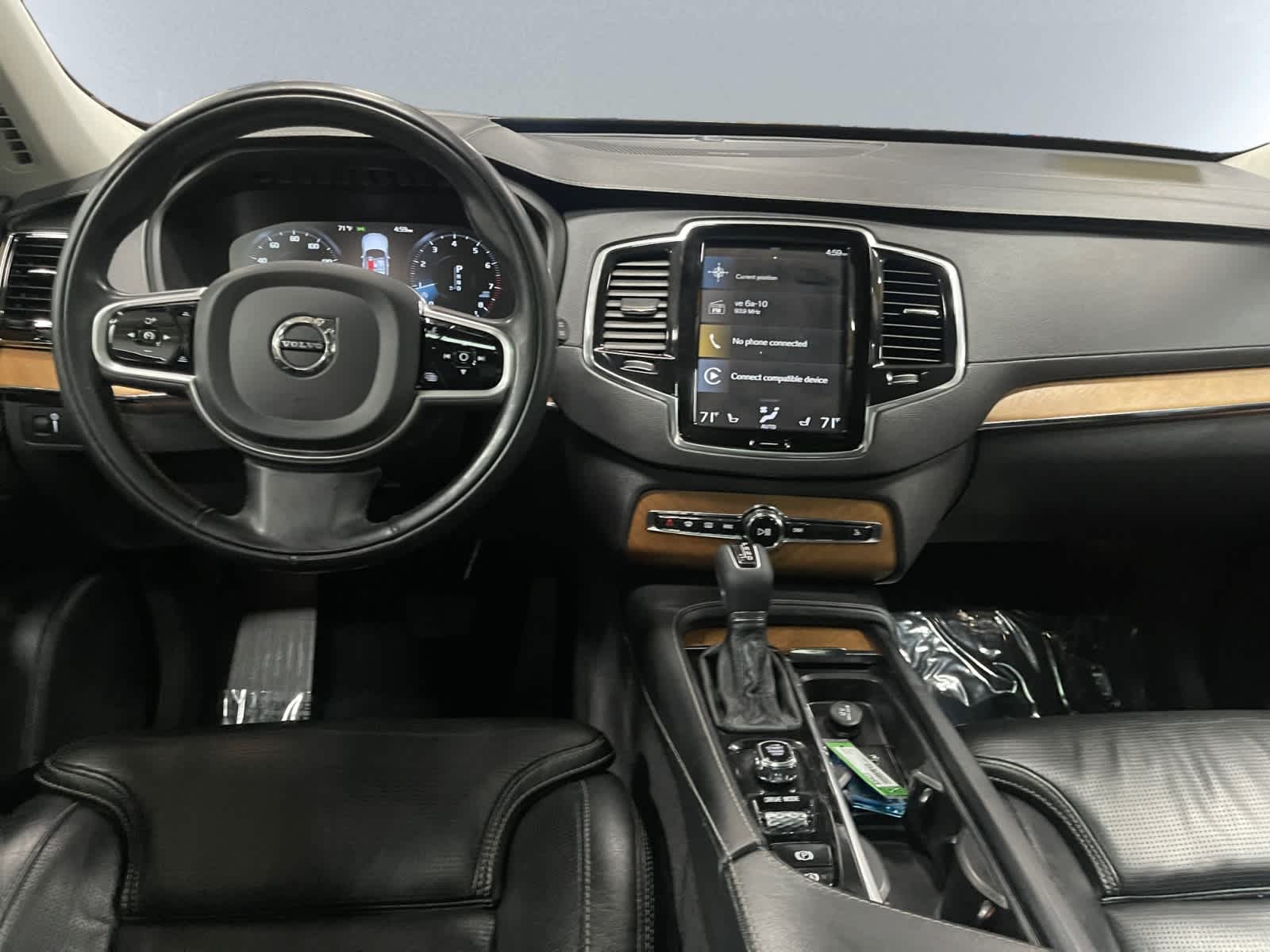 used 2020 Volvo XC90 car, priced at $26,497