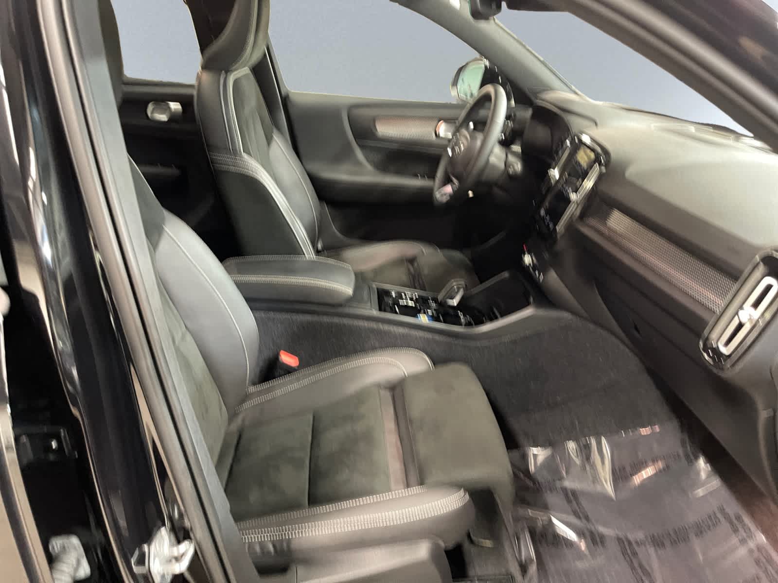 used 2022 Volvo XC40 car, priced at $23,498