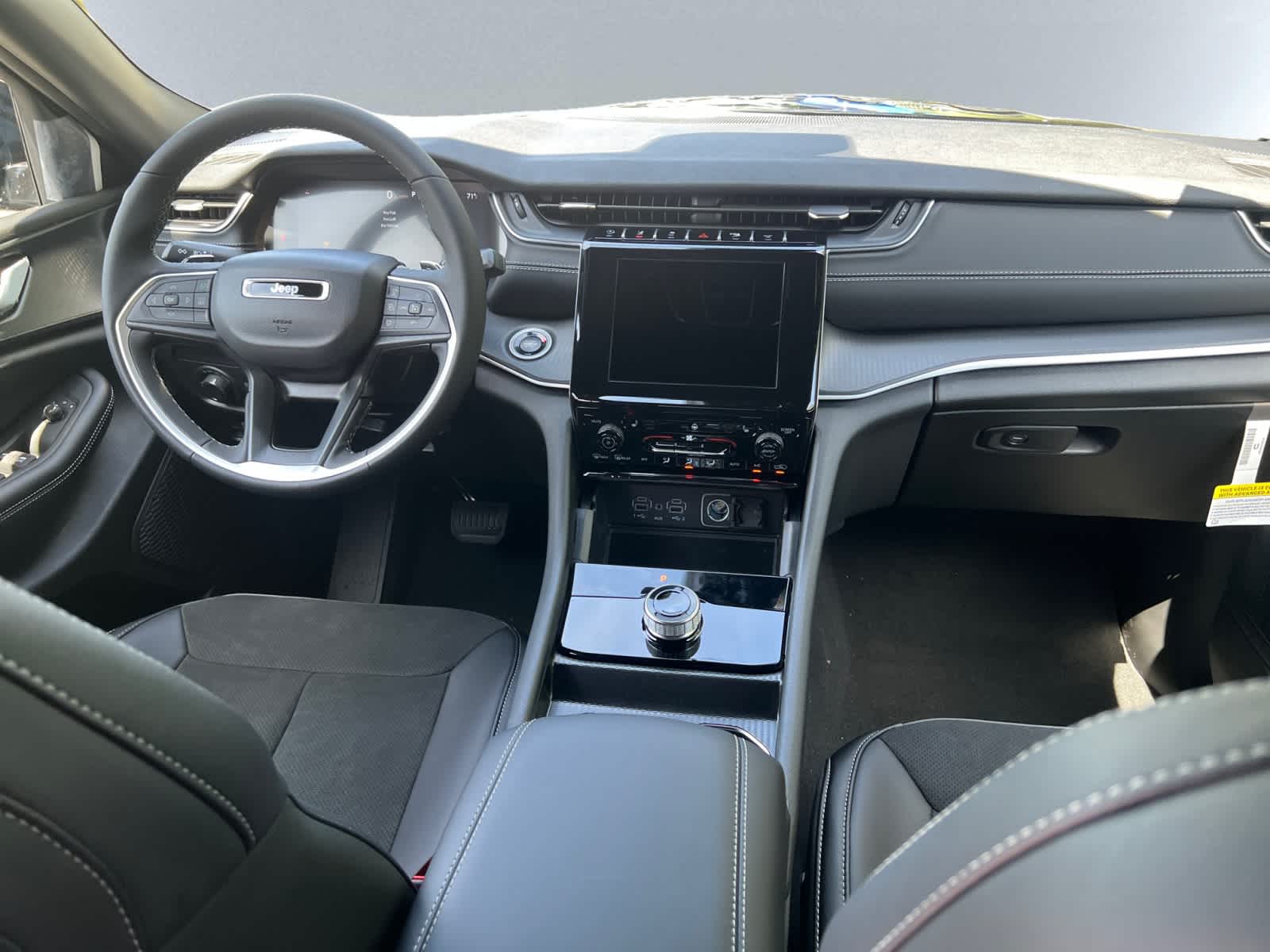 new 2025 Jeep Grand Cherokee car, priced at $42,630
