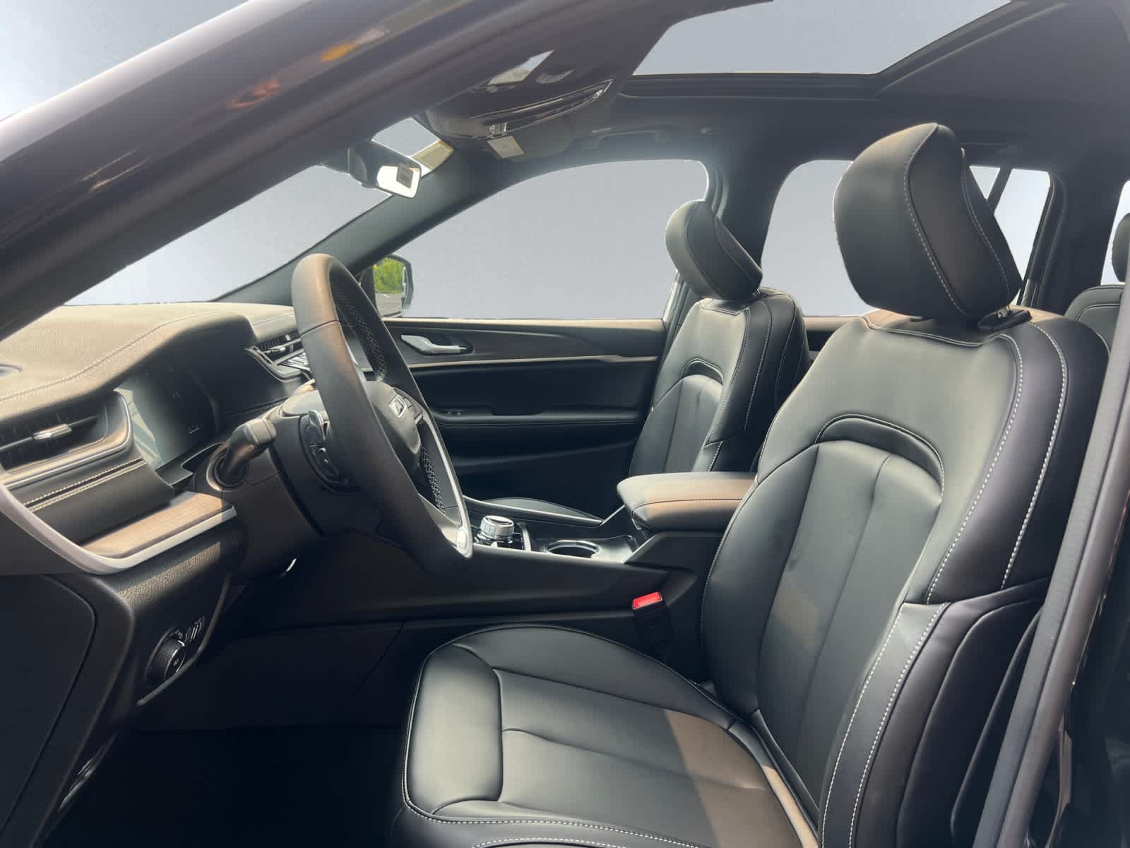new 2025 Jeep Grand Cherokee car, priced at $46,905