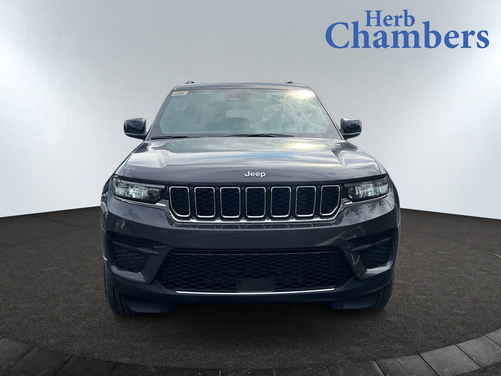 new 2025 Jeep Grand Cherokee car, priced at $38,275