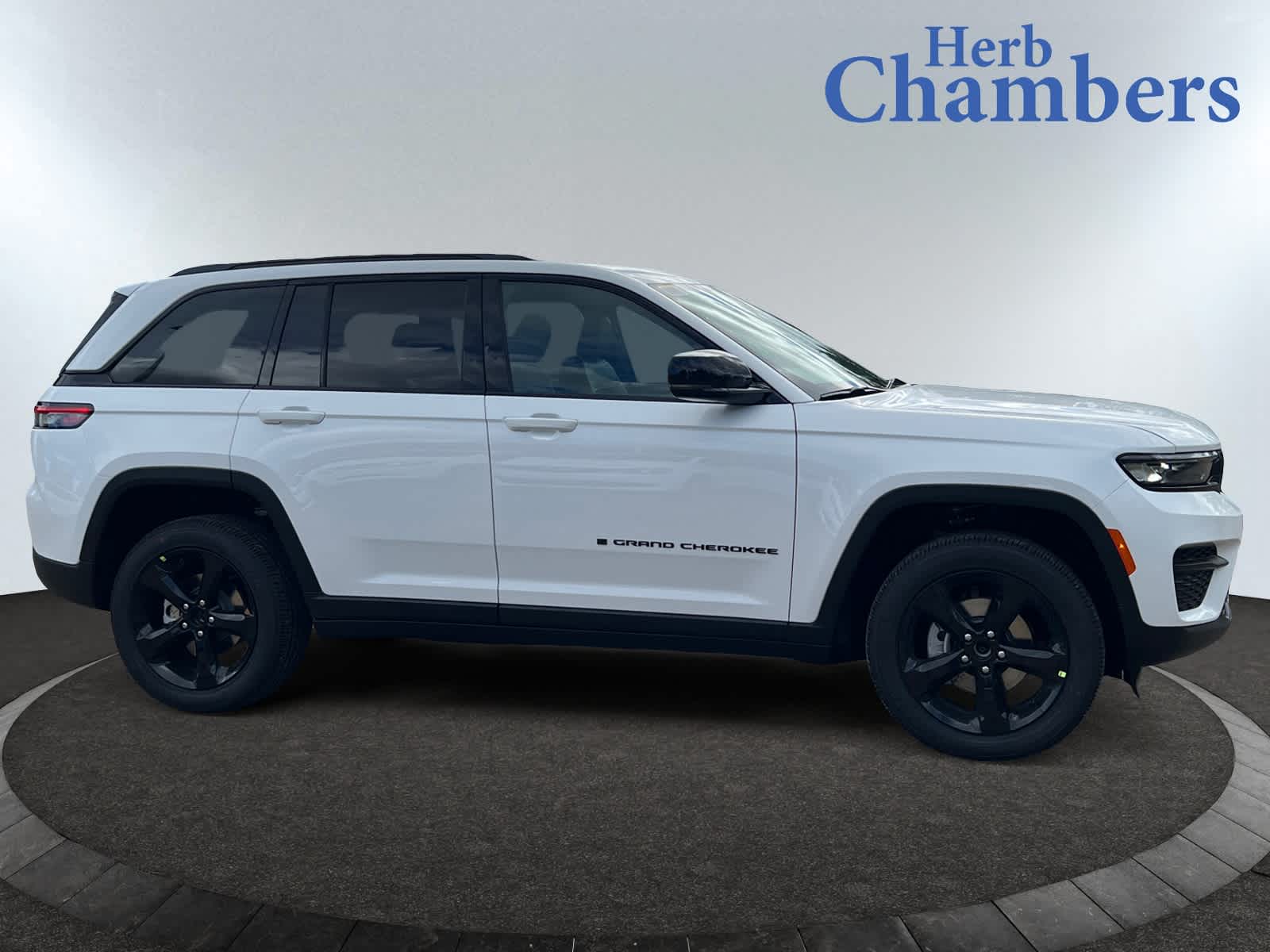 new 2025 Jeep Grand Cherokee car, priced at $44,675