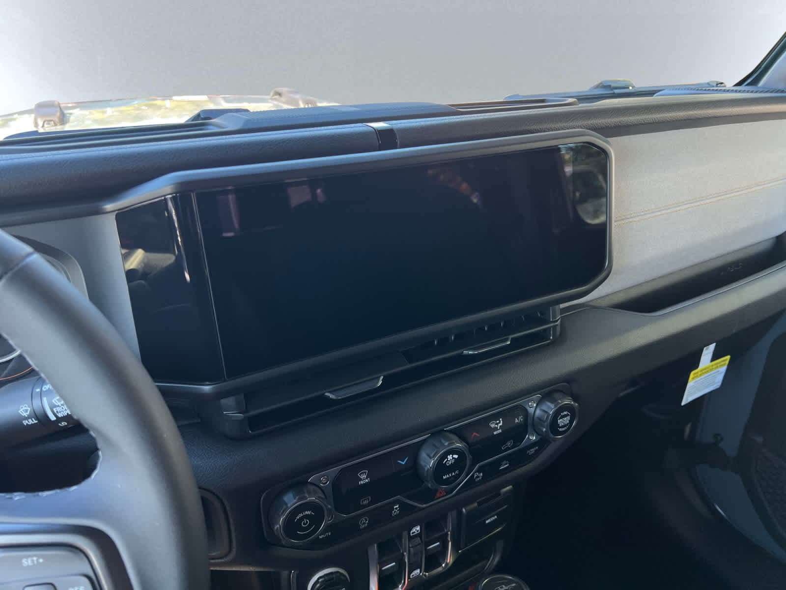 new 2025 Jeep Gladiator car, priced at $45,900