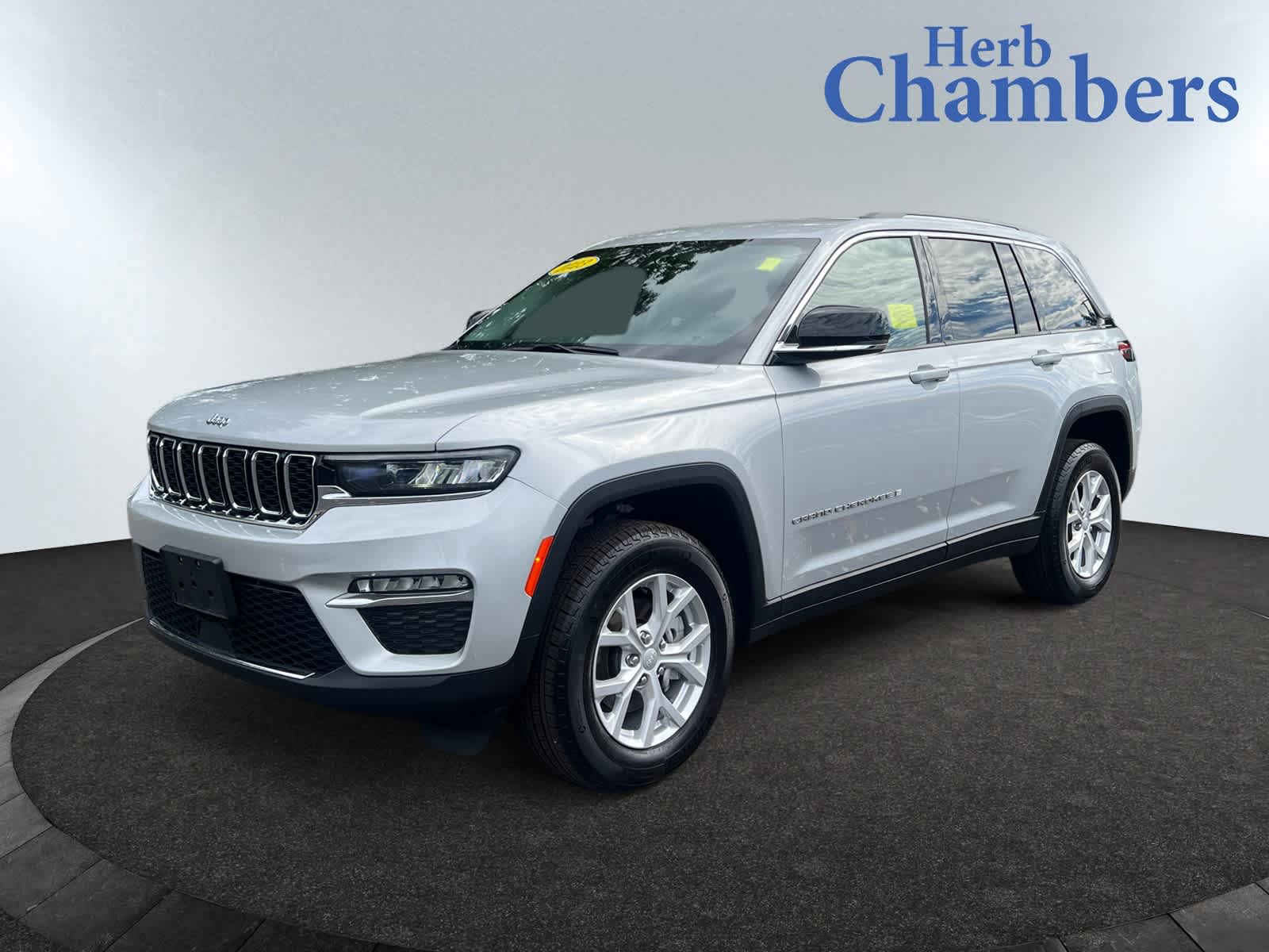 used 2023 Jeep Grand Cherokee car, priced at $37,097