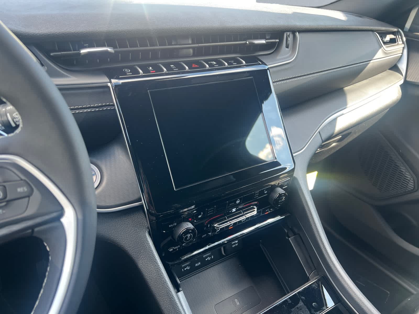 new 2025 Jeep Grand Cherokee car, priced at $44,675