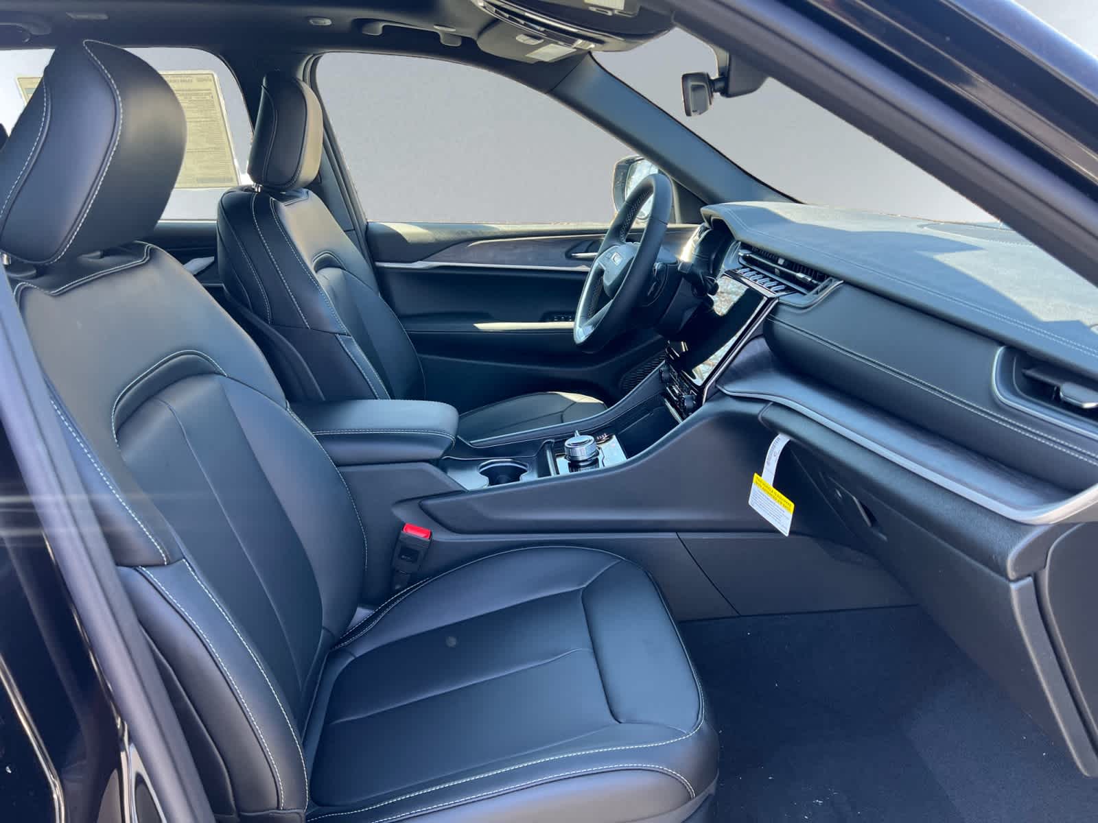 new 2025 Jeep Grand Cherokee car, priced at $47,010