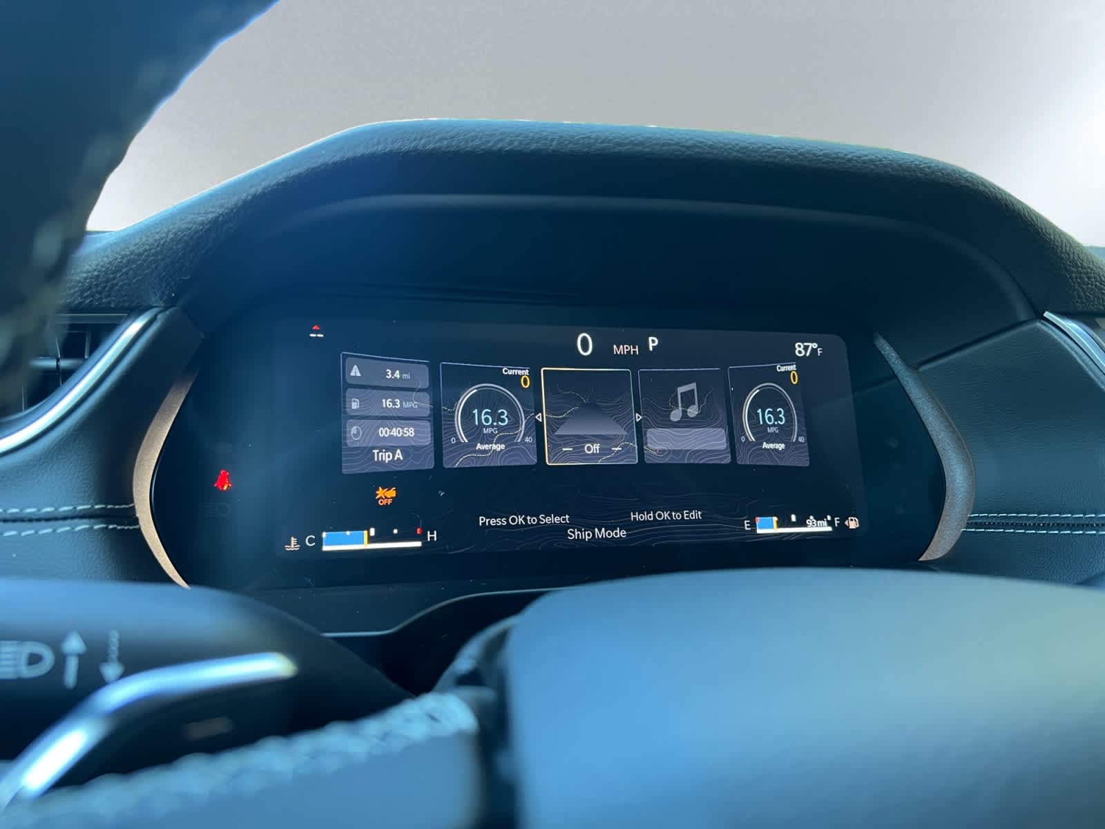 new 2025 Jeep Grand Cherokee car, priced at $37,680