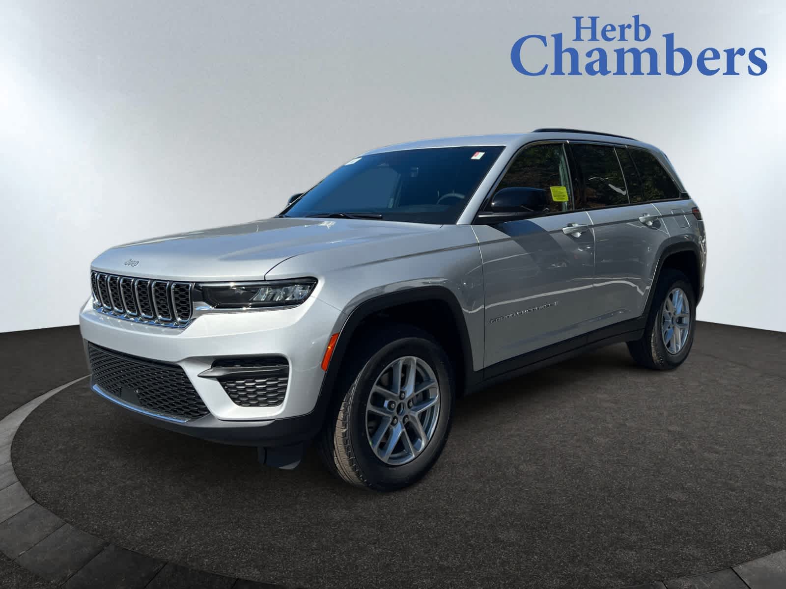 new 2025 Jeep Grand Cherokee car, priced at $38,275