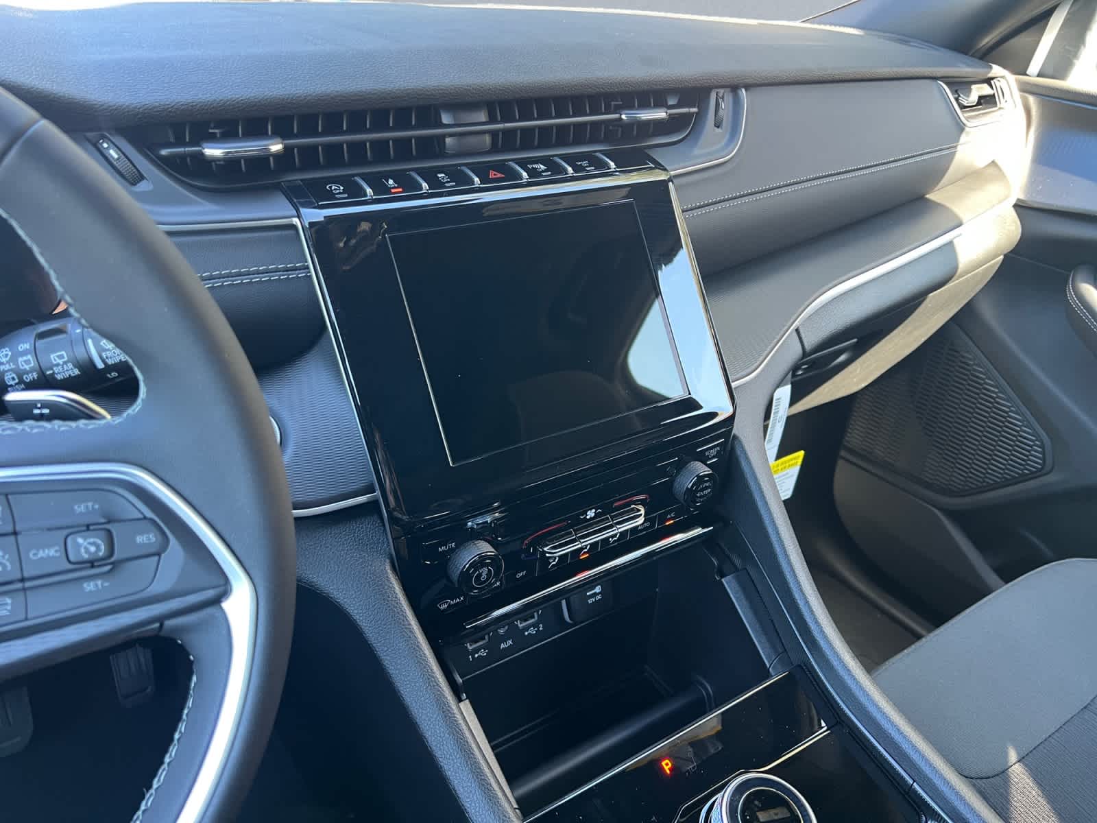 new 2025 Jeep Grand Cherokee car, priced at $37,680