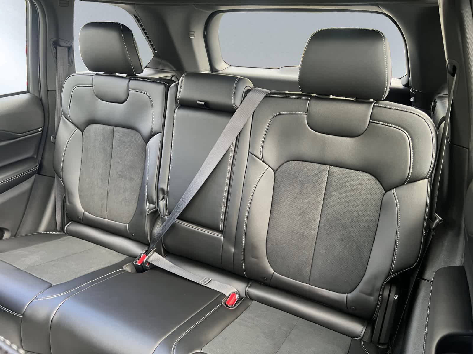 new 2025 Jeep Grand Cherokee car, priced at $44,275