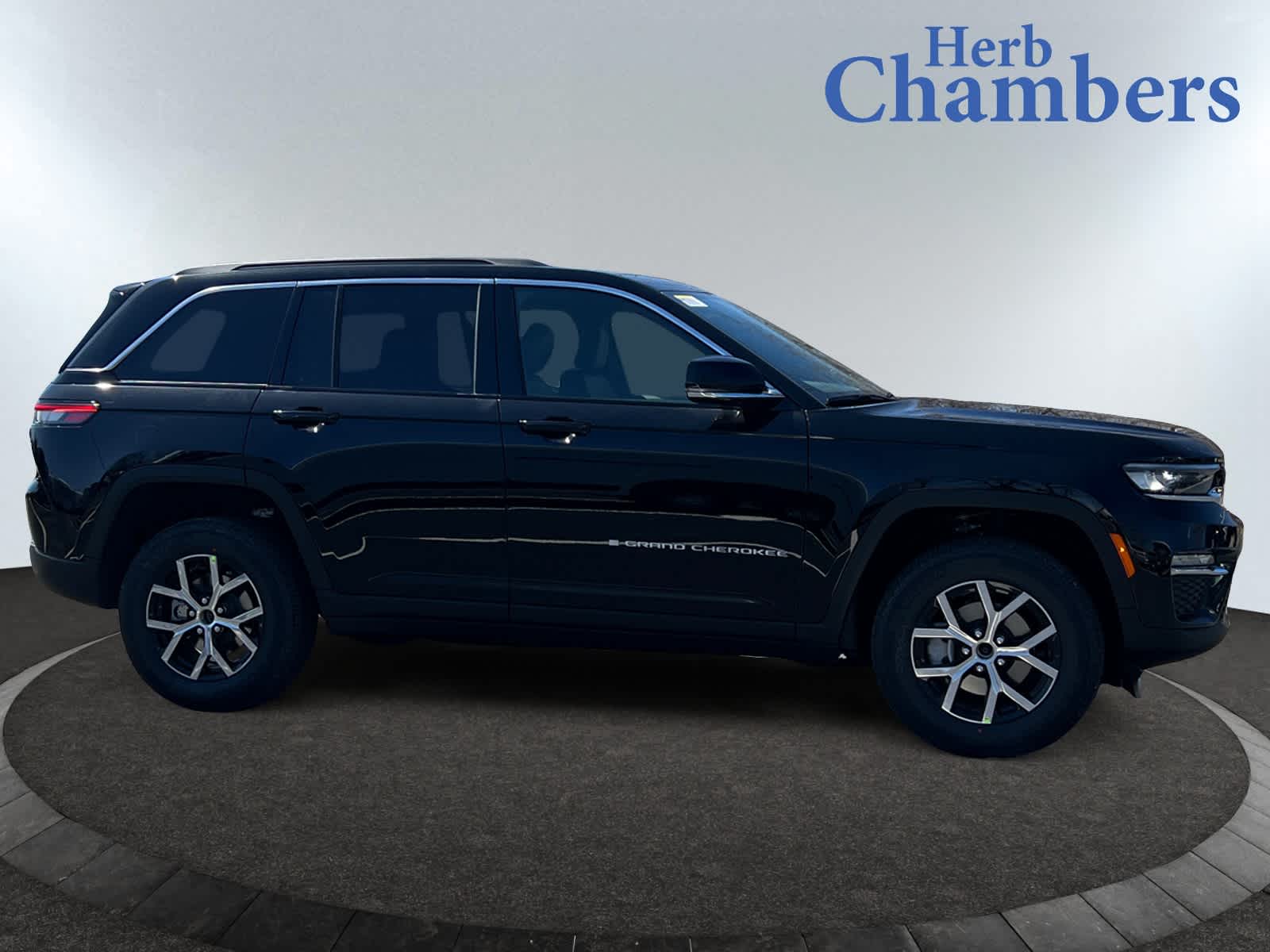 new 2025 Jeep Grand Cherokee car, priced at $47,010
