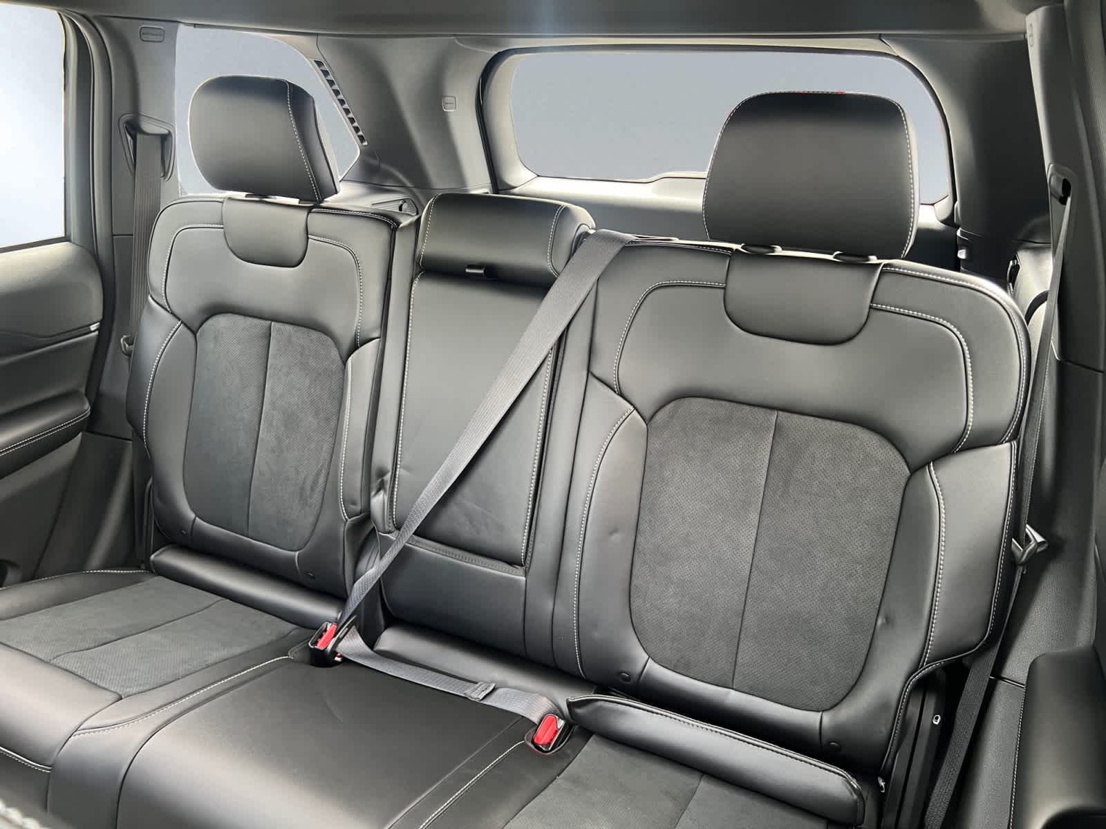 new 2025 Jeep Grand Cherokee car, priced at $44,275