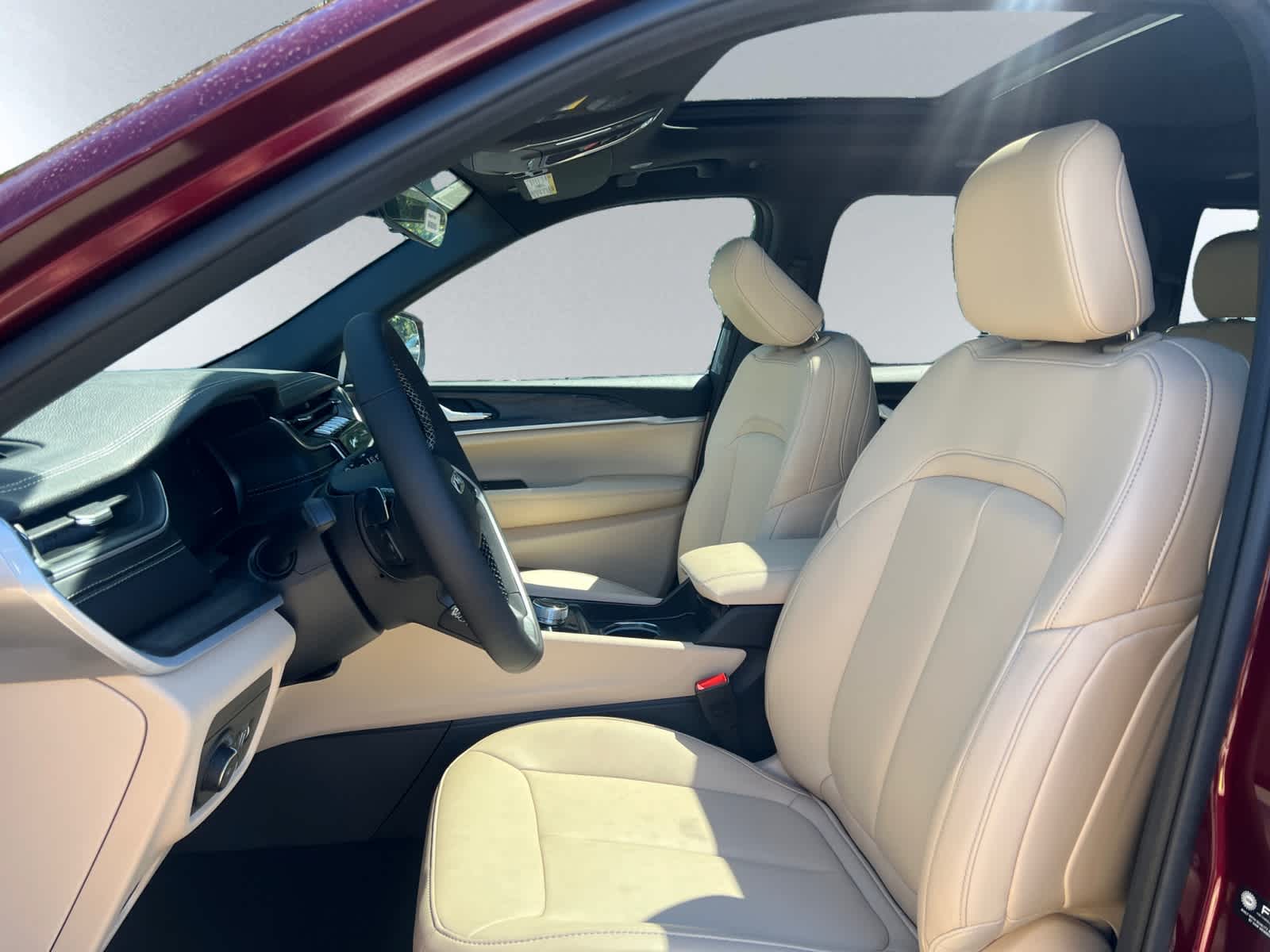 new 2025 Jeep Grand Cherokee car, priced at $48,010