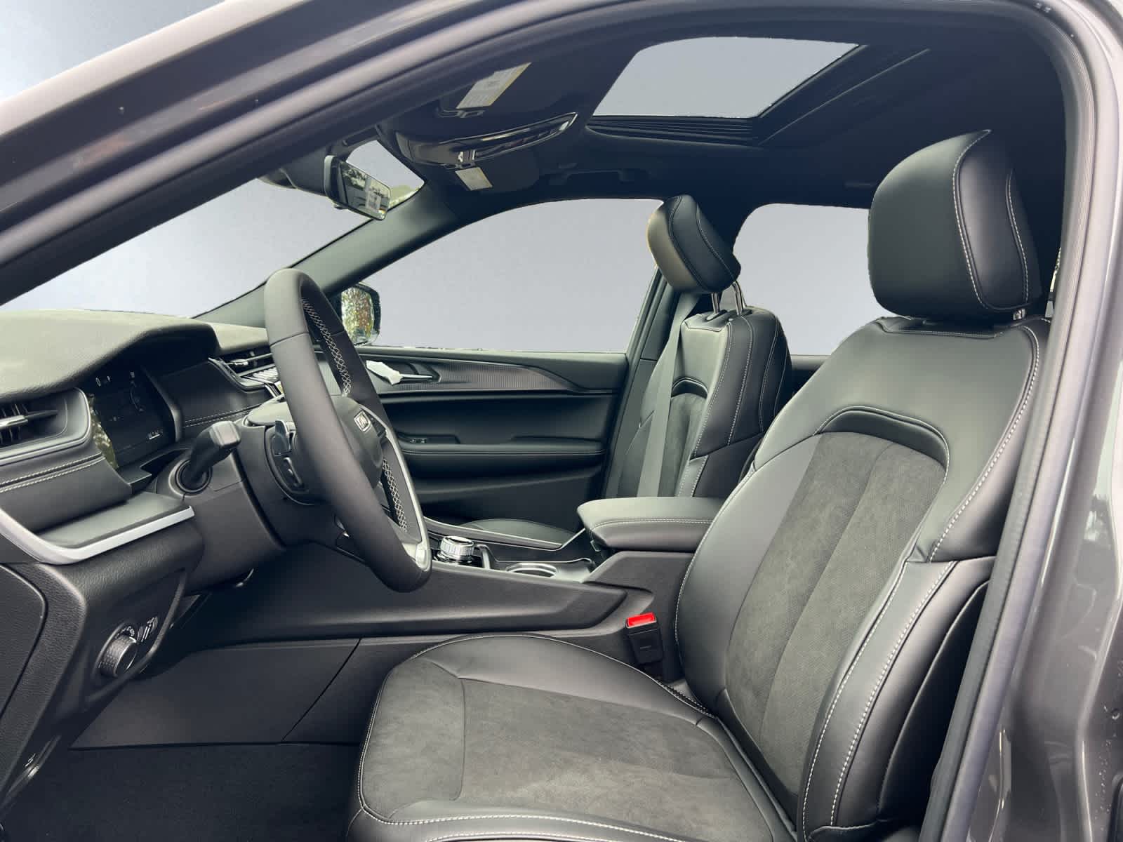 new 2025 Jeep Grand Cherokee car, priced at $42,630