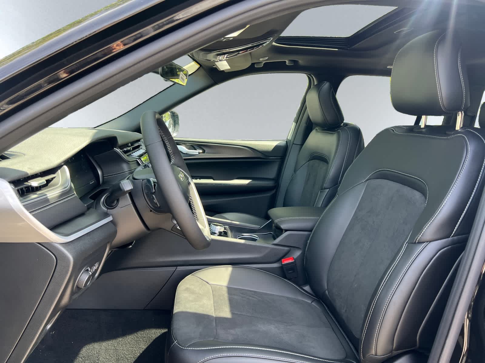 new 2025 Jeep Grand Cherokee car, priced at $42,630
