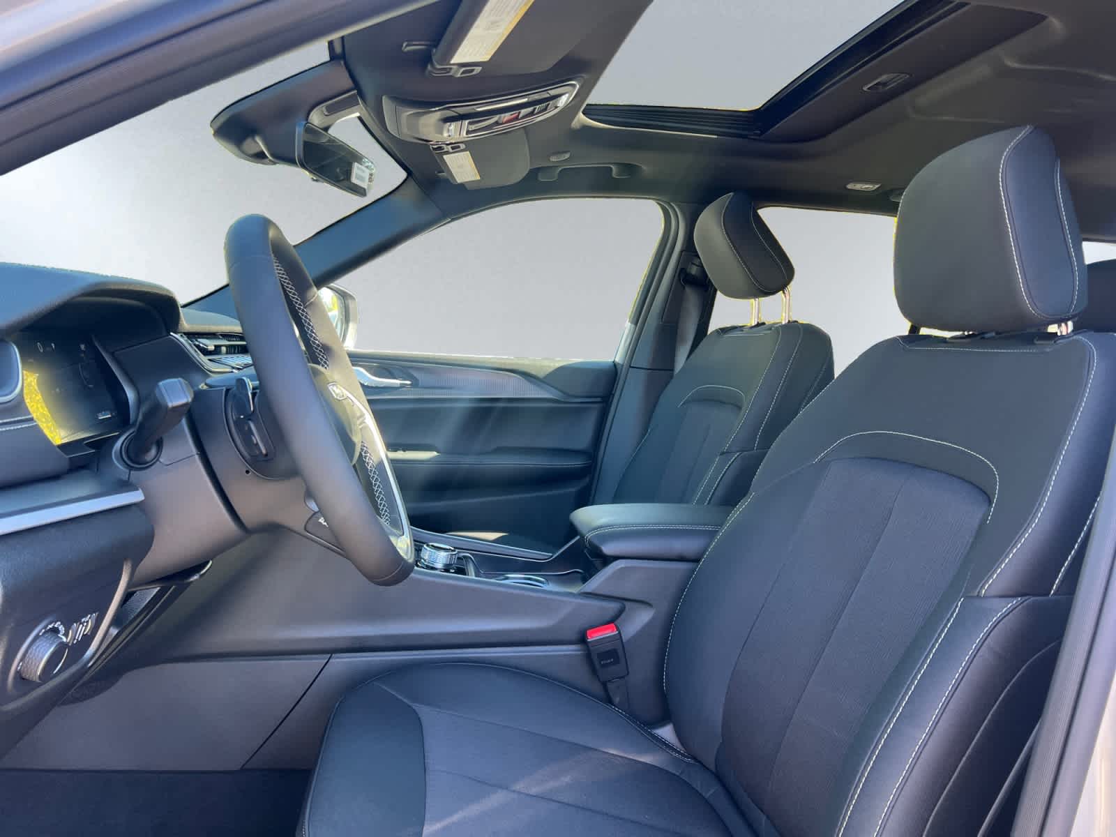 new 2025 Jeep Grand Cherokee car, priced at $38,275