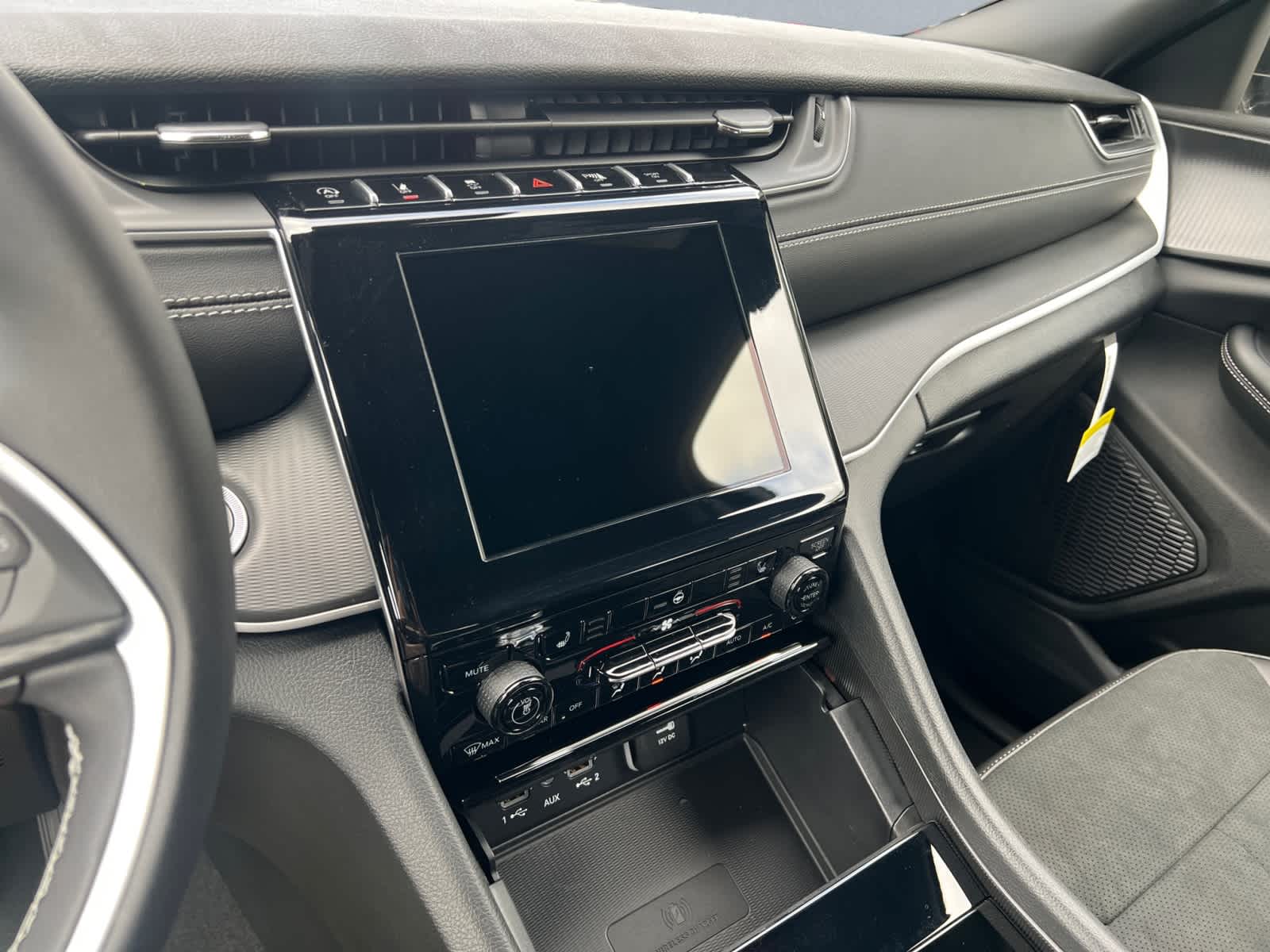 new 2025 Jeep Grand Cherokee car, priced at $44,275