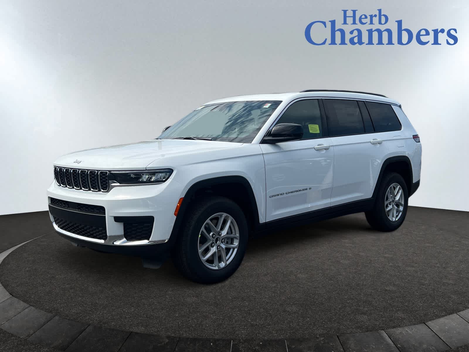 new 2025 Jeep Grand Cherokee car, priced at $42,280