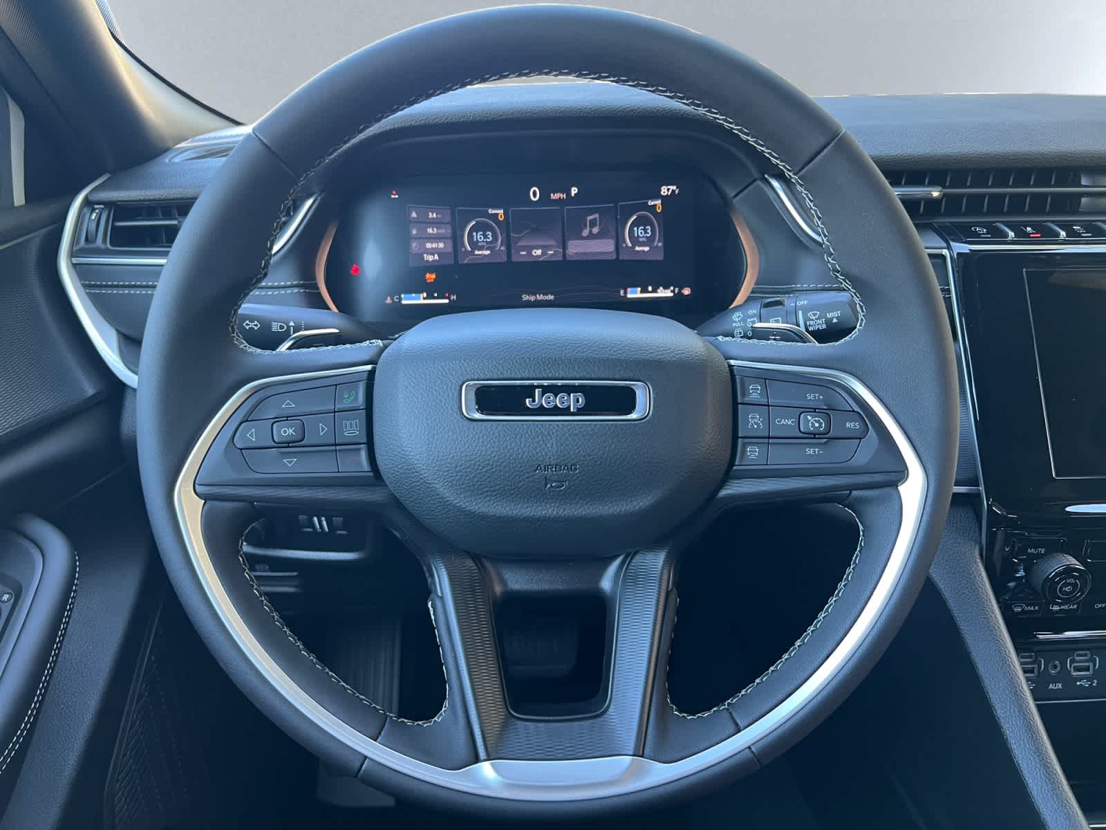 new 2025 Jeep Grand Cherokee car, priced at $37,680