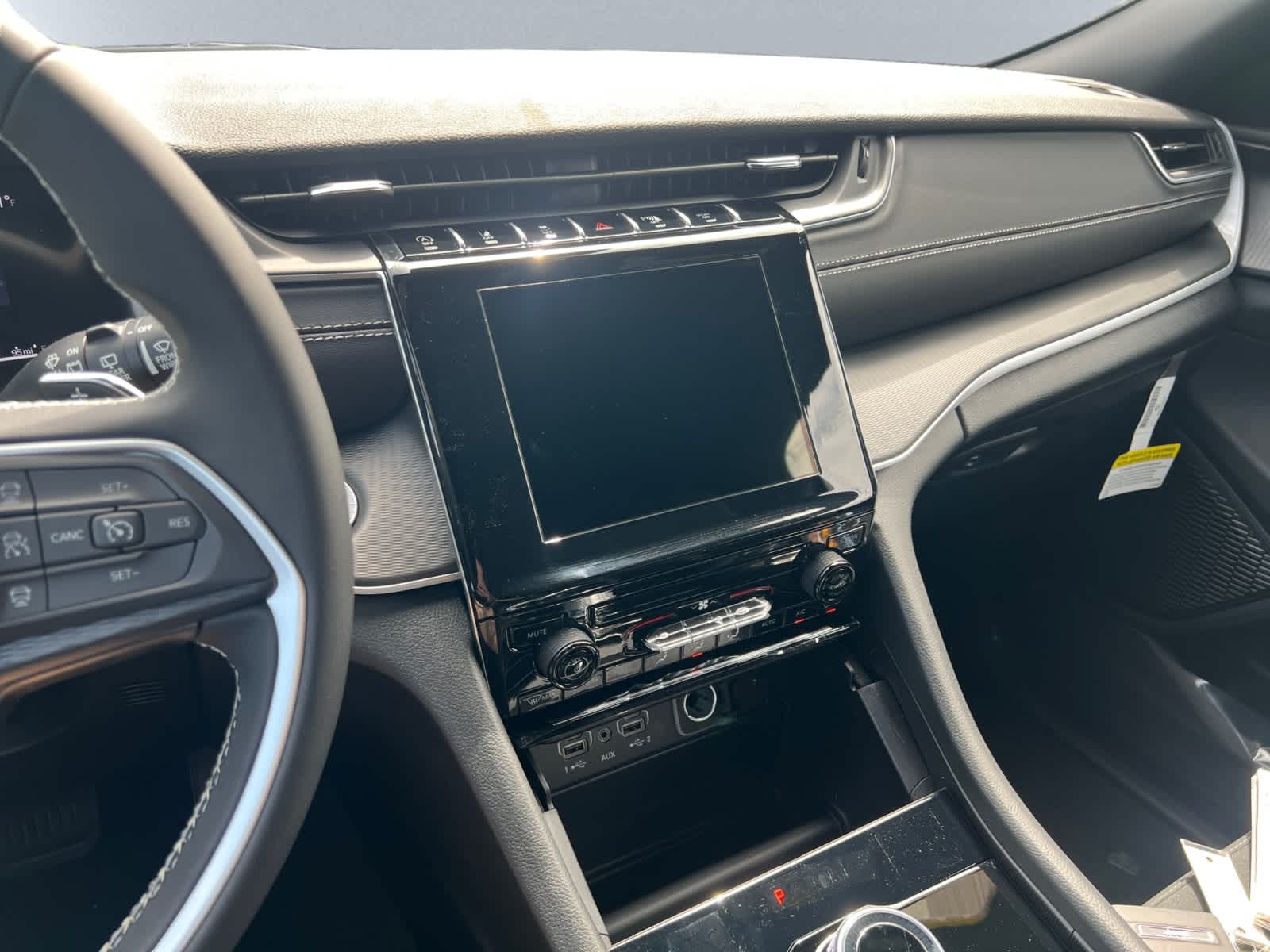 new 2025 Jeep Grand Cherokee car, priced at $42,280