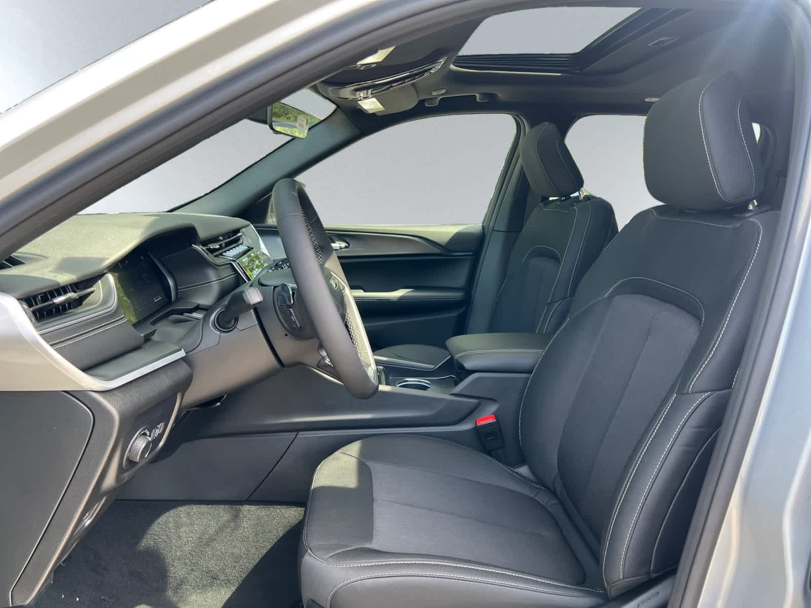 new 2025 Jeep Grand Cherokee car, priced at $41,370