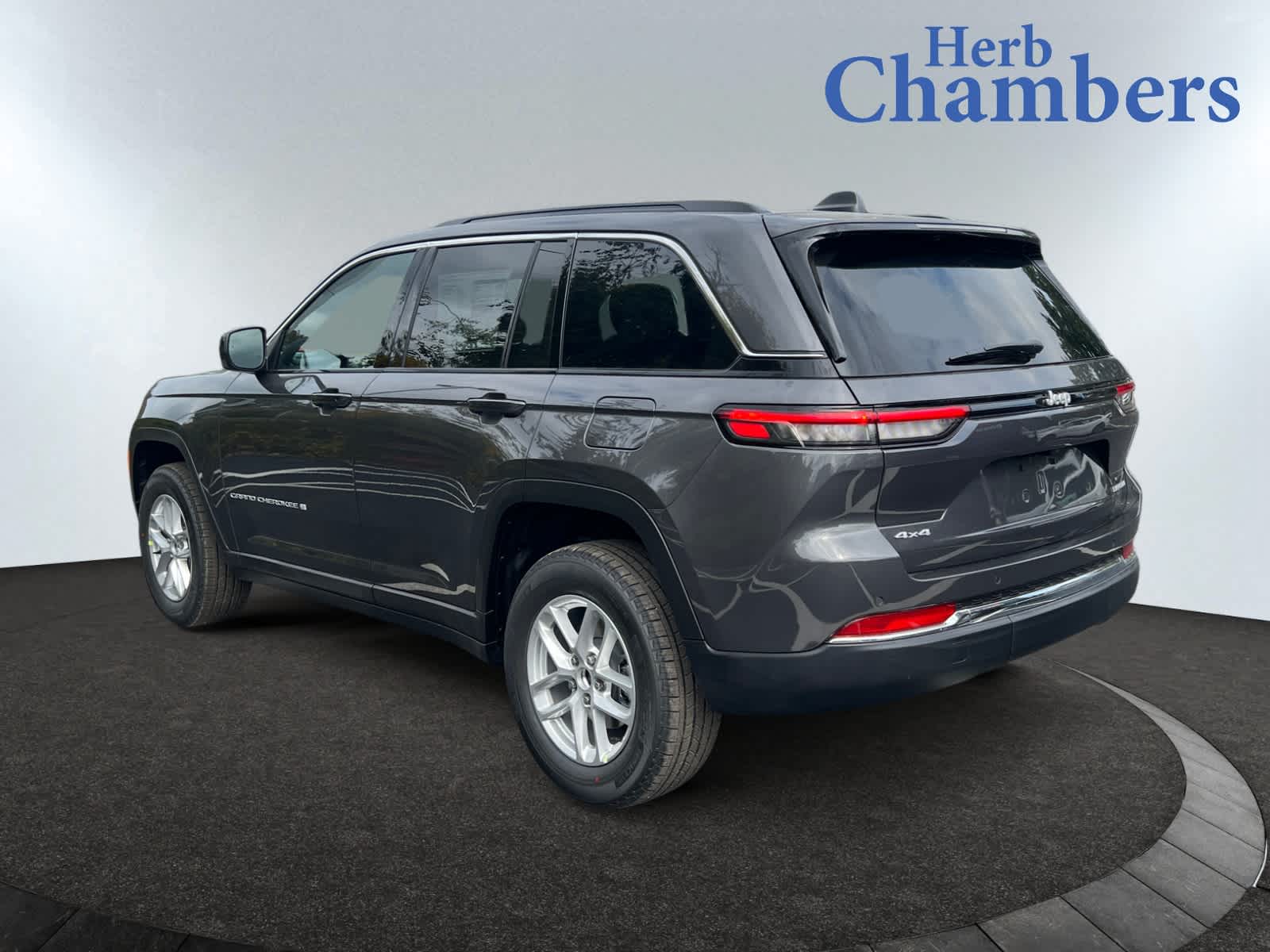 new 2025 Jeep Grand Cherokee car, priced at $38,275