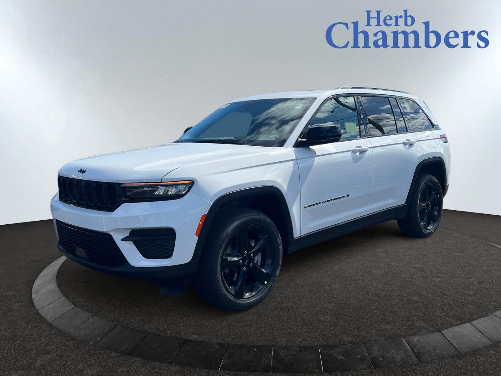 new 2025 Jeep Grand Cherokee car, priced at $44,675