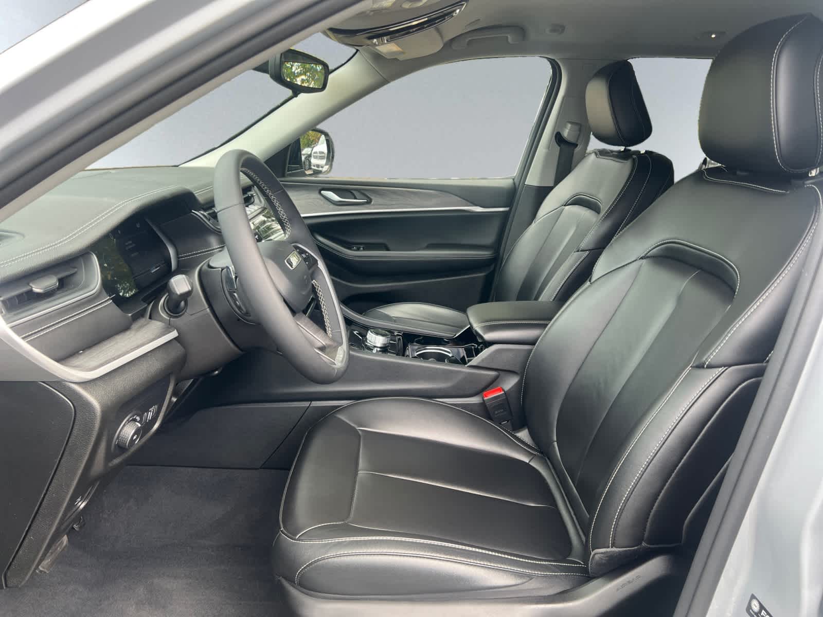 used 2023 Jeep Grand Cherokee car, priced at $37,097