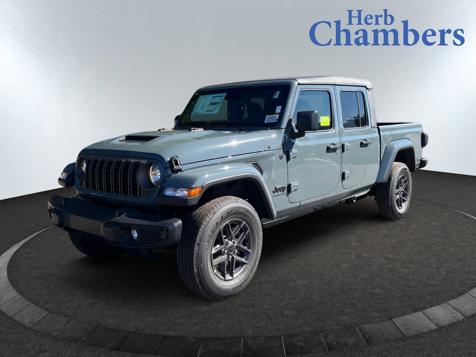 new 2025 Jeep Gladiator car, priced at $45,900