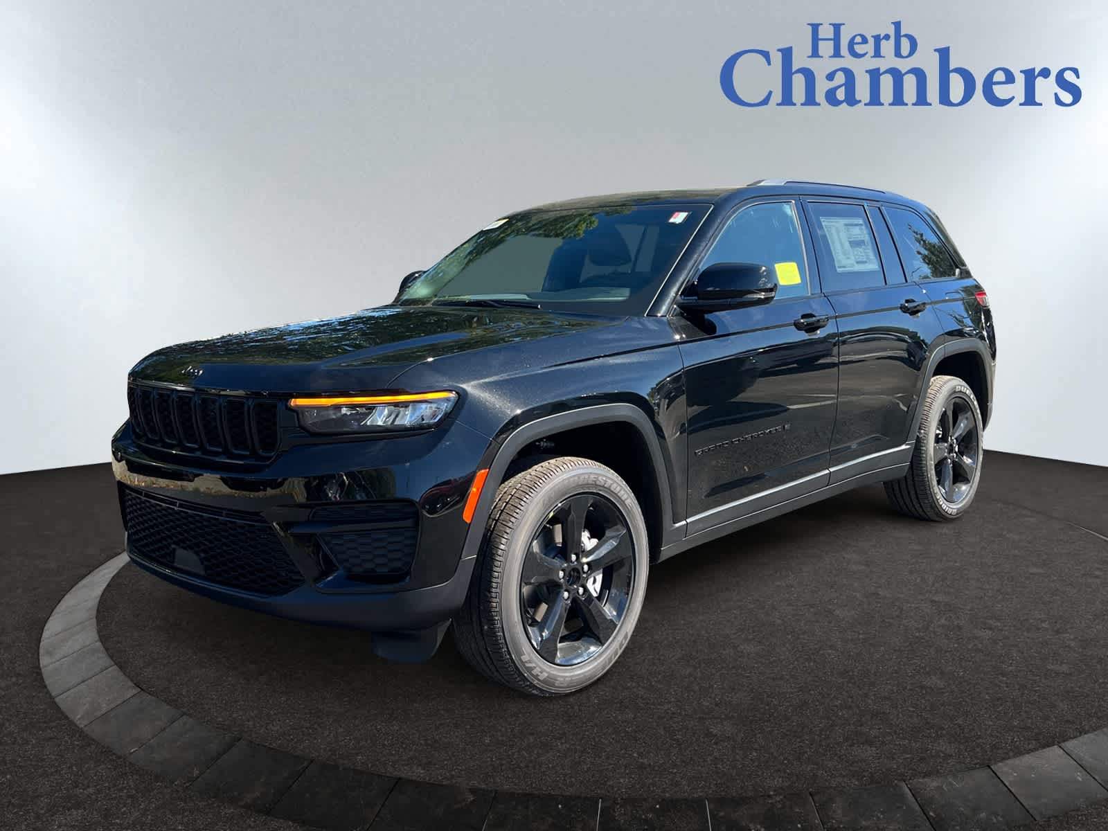 new 2025 Jeep Grand Cherokee car, priced at $45,270