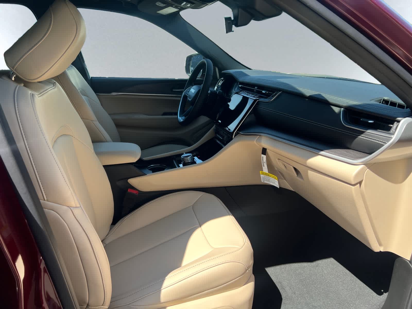 new 2025 Jeep Grand Cherokee car, priced at $48,010