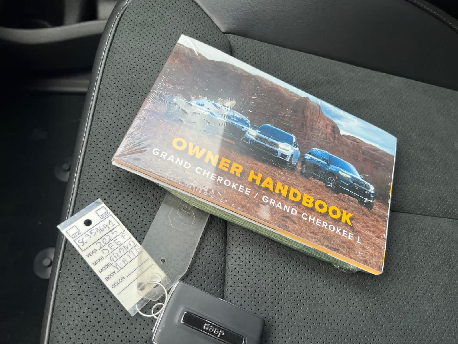 new 2025 Jeep Grand Cherokee car, priced at $44,675