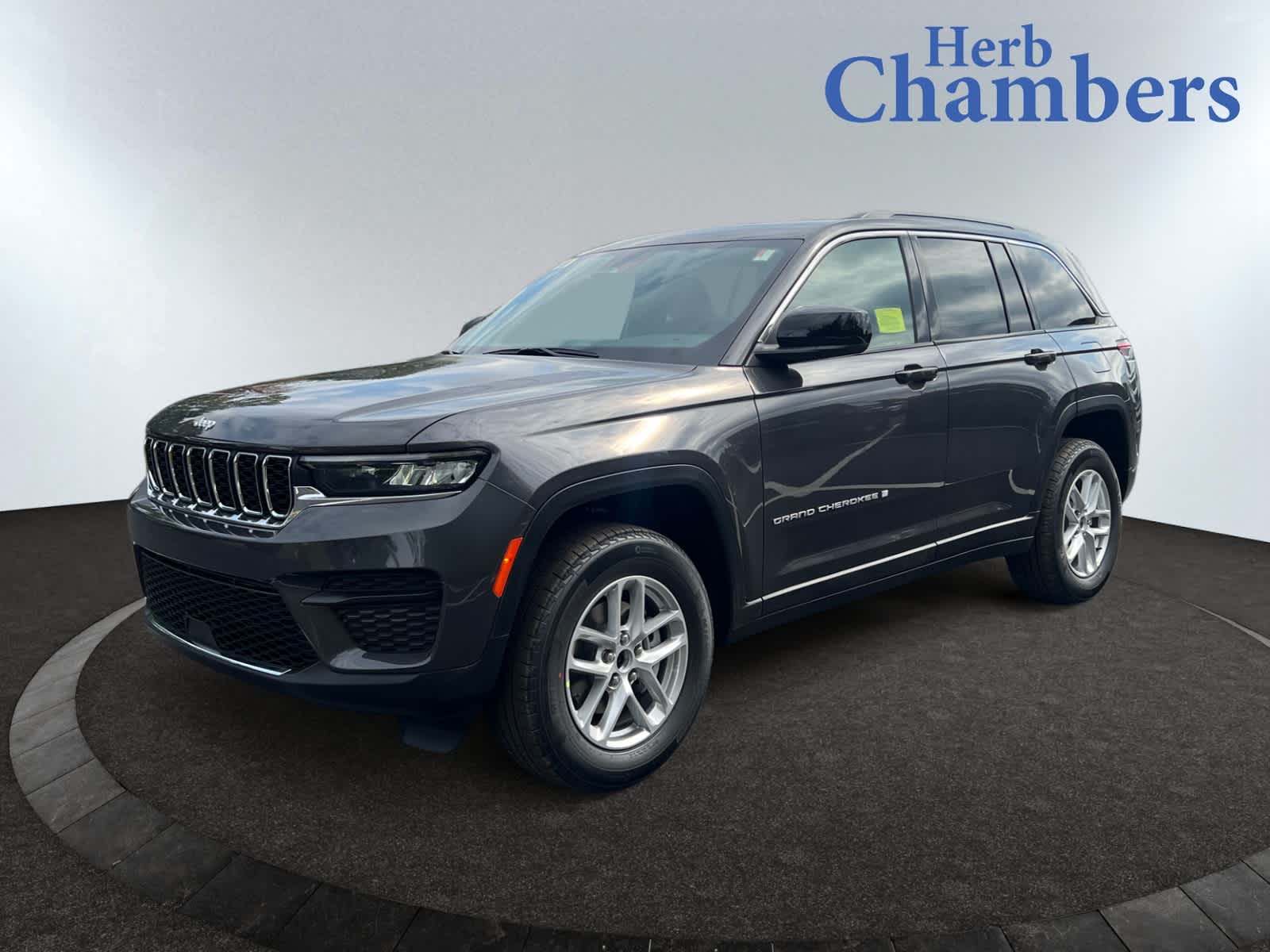 new 2025 Jeep Grand Cherokee car, priced at $38,275