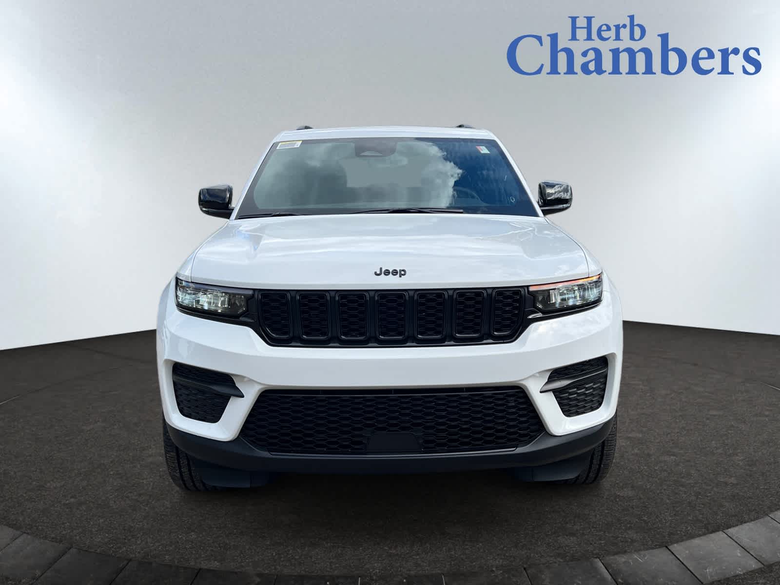 new 2025 Jeep Grand Cherokee car, priced at $44,675