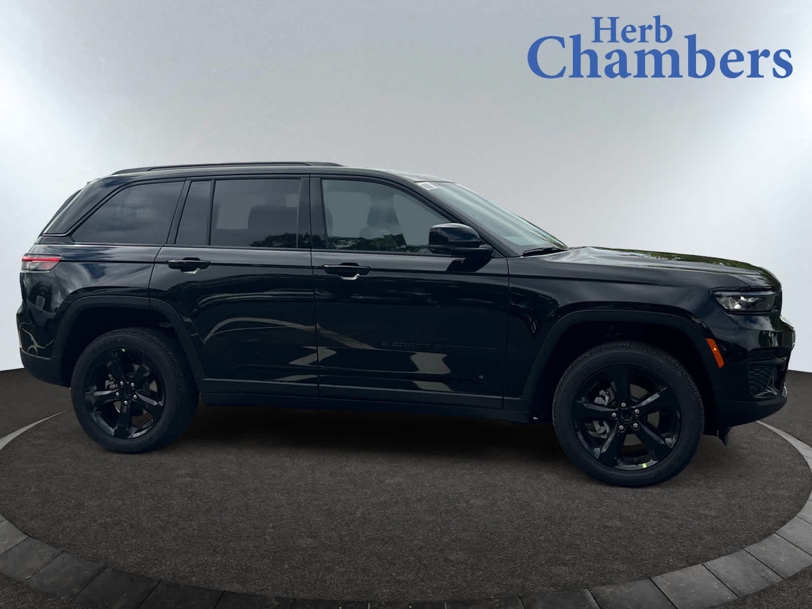 new 2025 Jeep Grand Cherokee car, priced at $44,275
