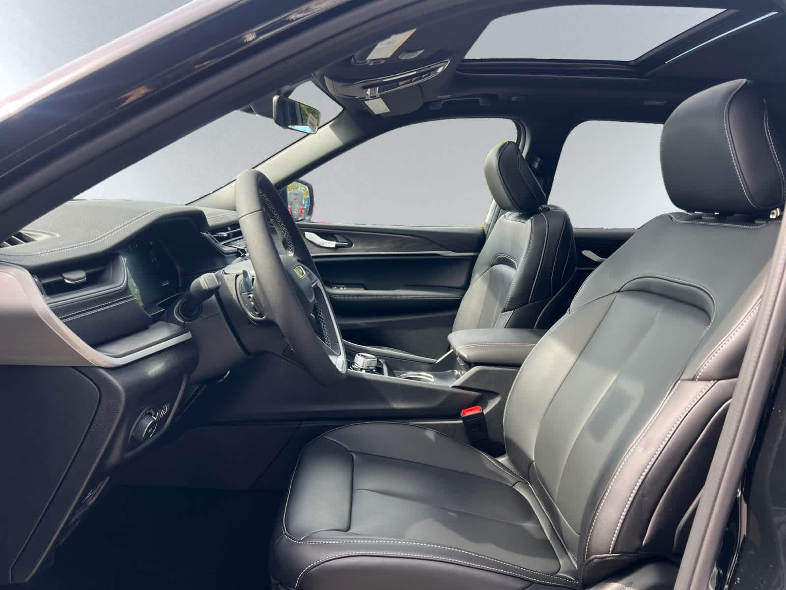 new 2025 Jeep Grand Cherokee car, priced at $46,905