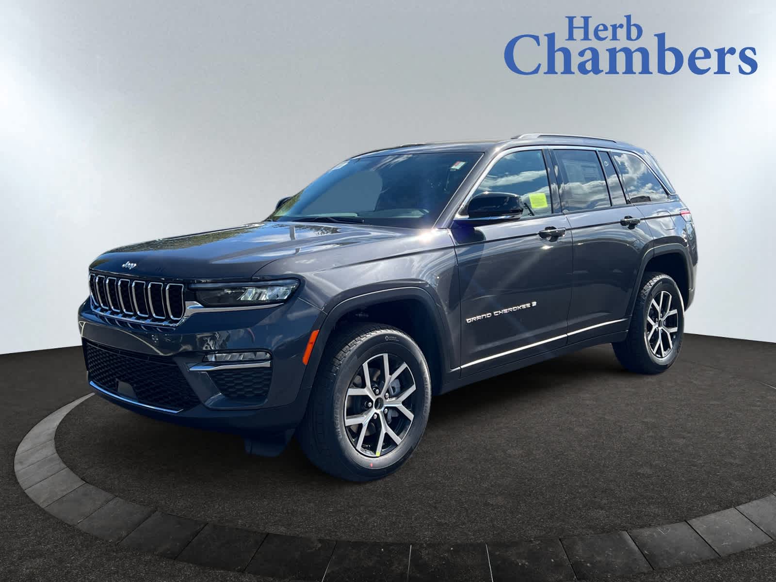 new 2025 Jeep Grand Cherokee car, priced at $45,910