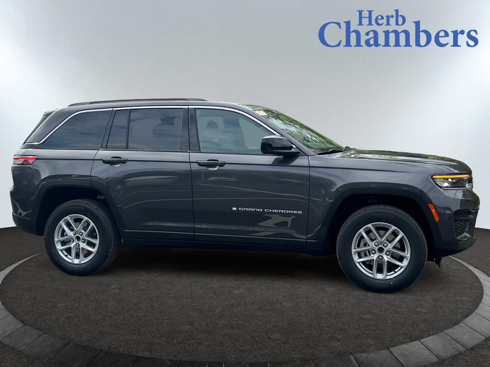 new 2025 Jeep Grand Cherokee car, priced at $38,275