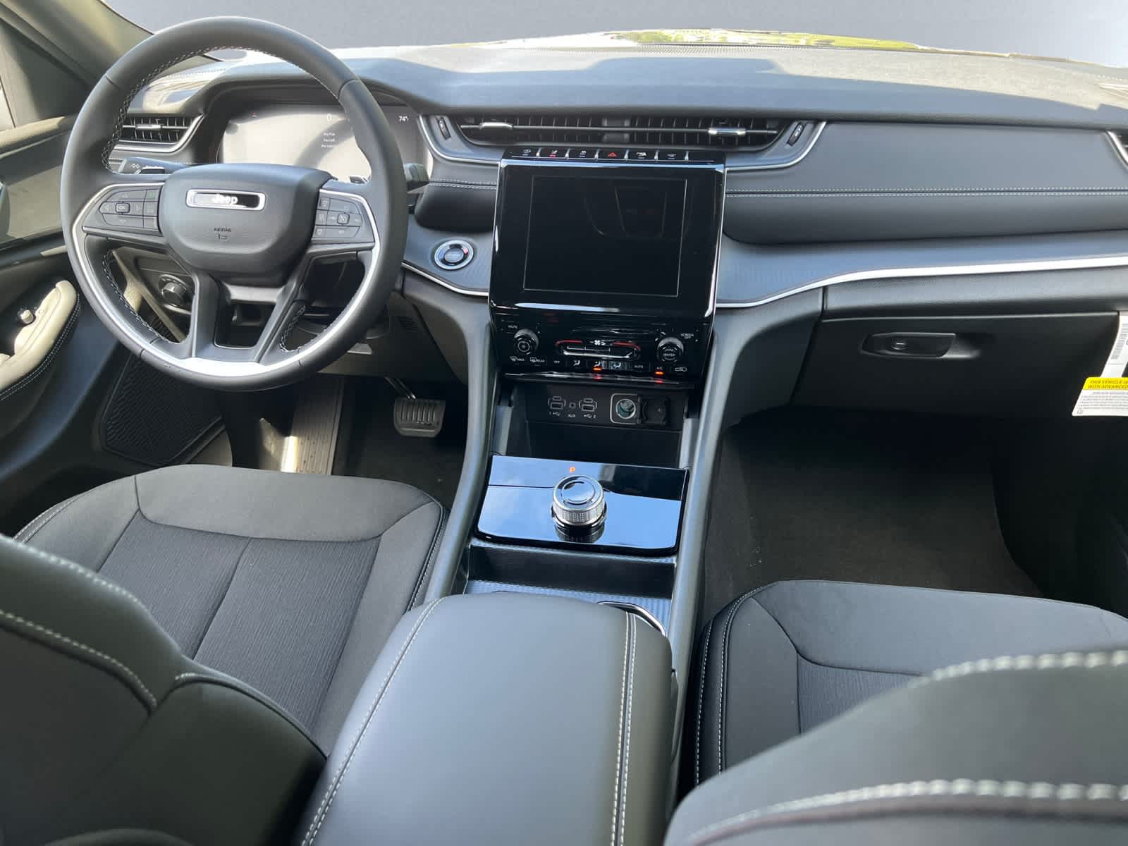 new 2025 Jeep Grand Cherokee car, priced at $41,370
