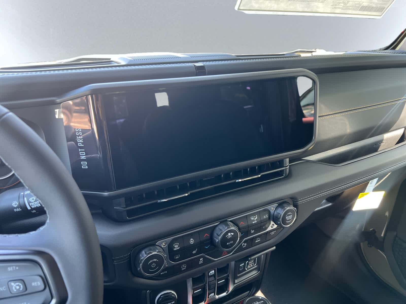 new 2025 Jeep Gladiator car, priced at $55,925