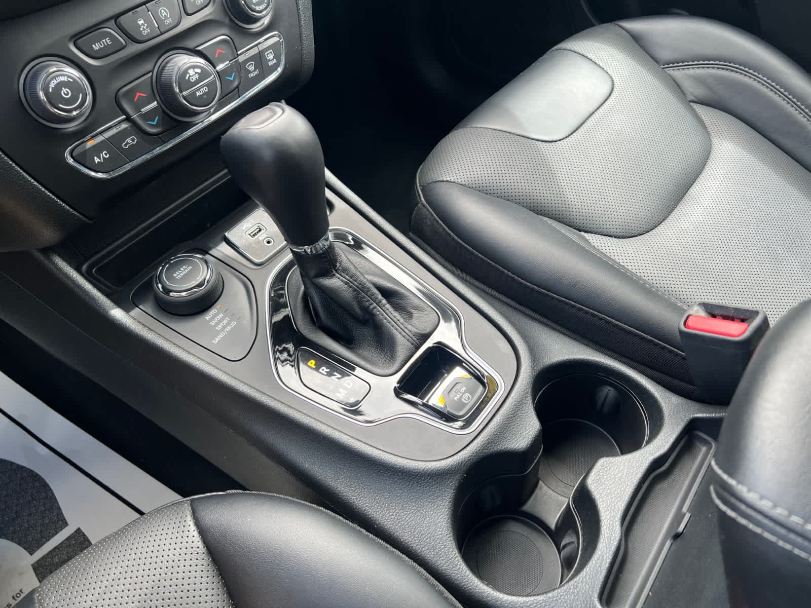 used 2022 Jeep Cherokee car, priced at $30,897
