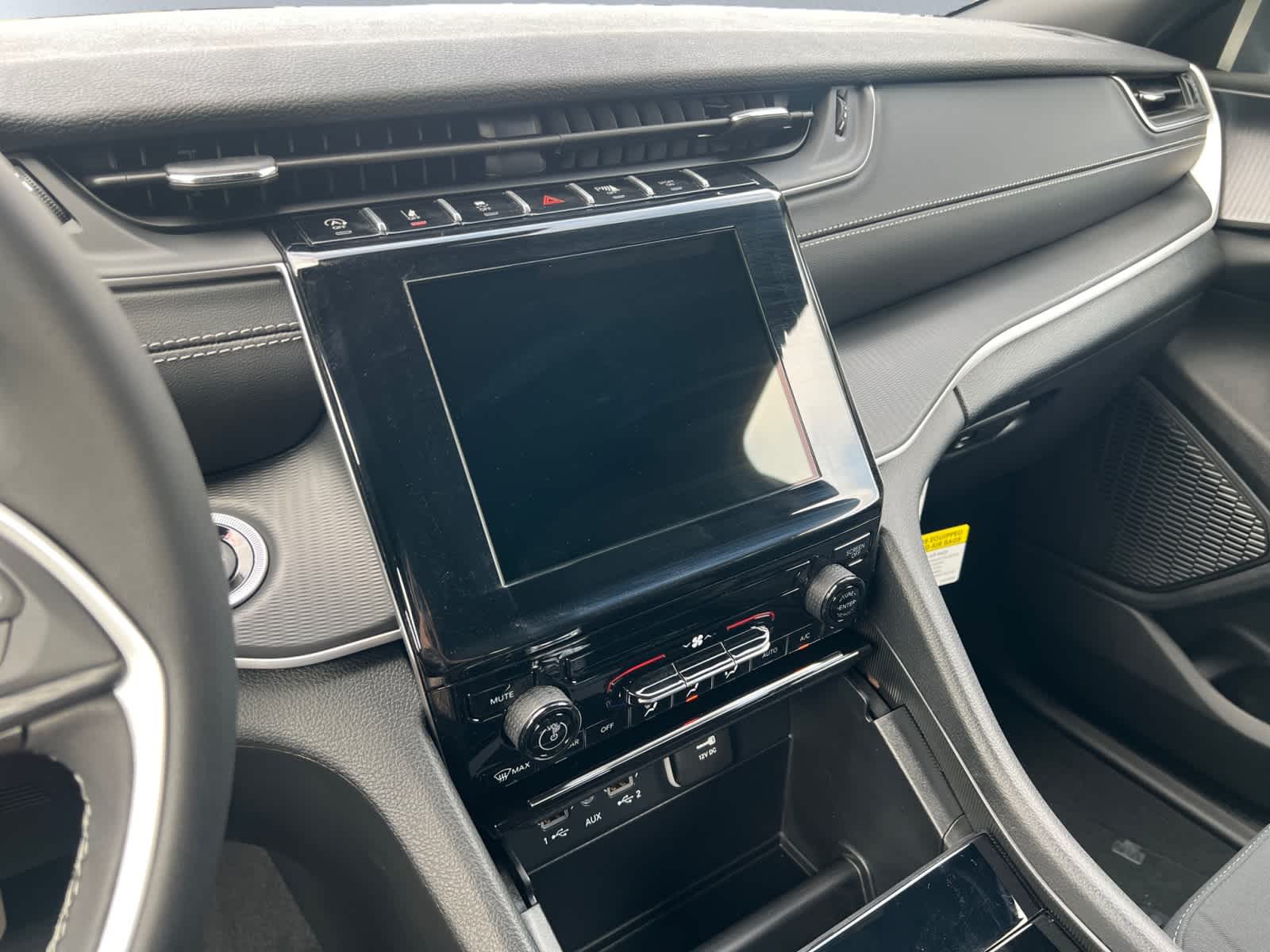 new 2025 Jeep Grand Cherokee car, priced at $38,275