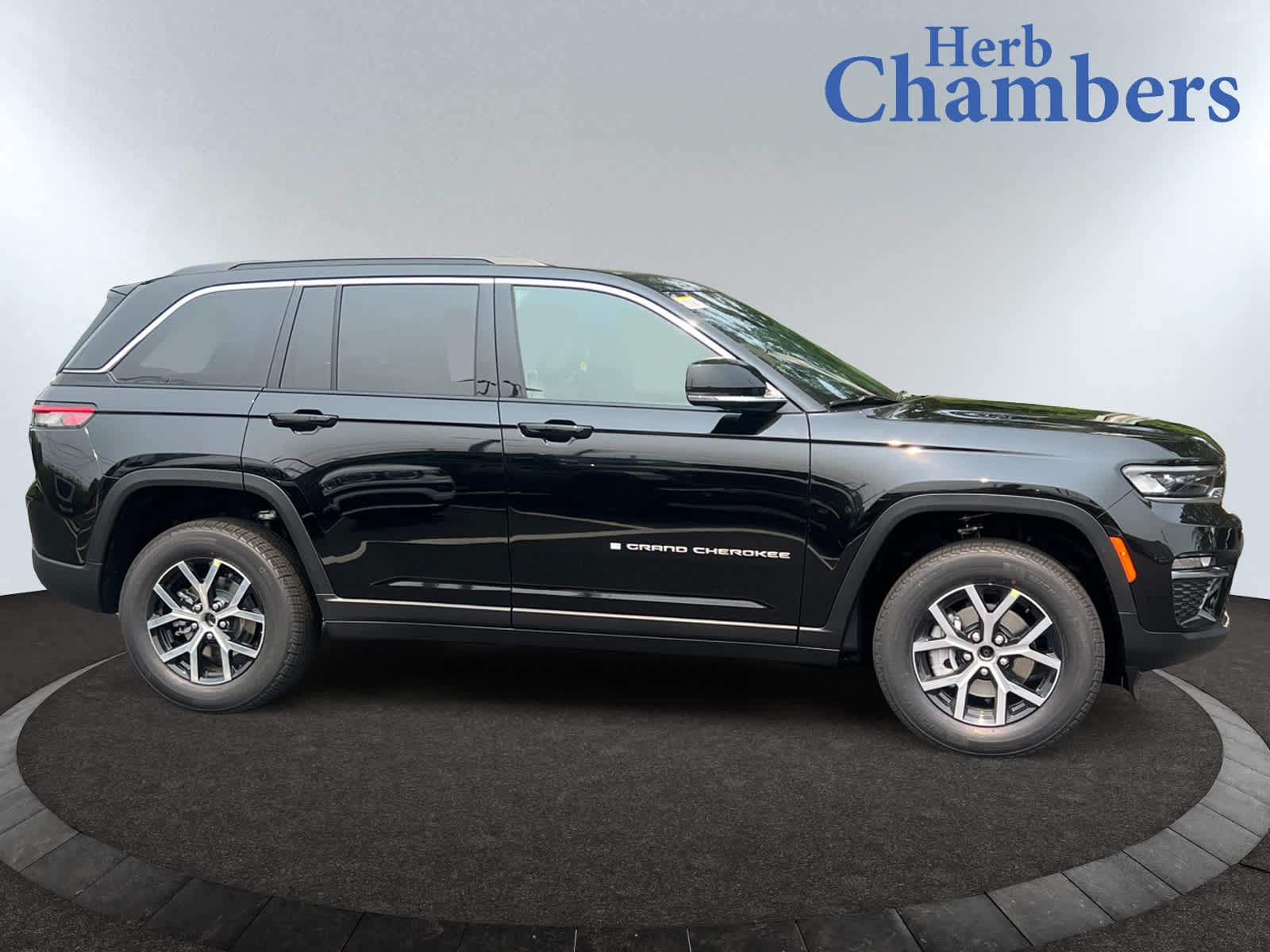 new 2025 Jeep Grand Cherokee car, priced at $46,905