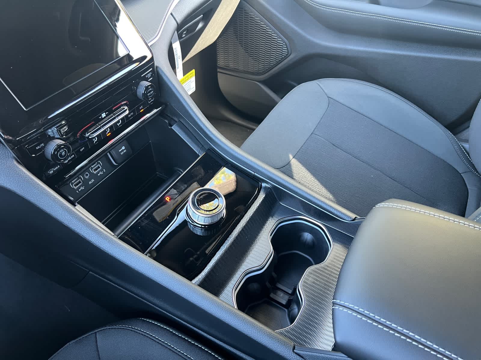 new 2025 Jeep Grand Cherokee car, priced at $37,680