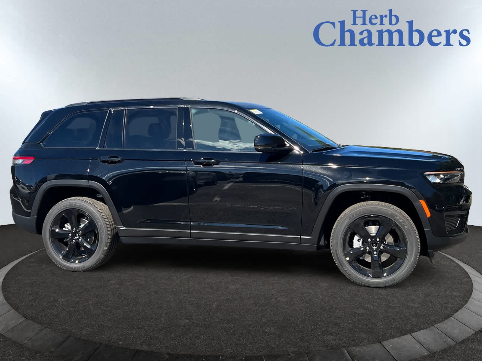 new 2025 Jeep Grand Cherokee car, priced at $45,270